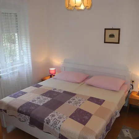 Sandra 4 Apartment *