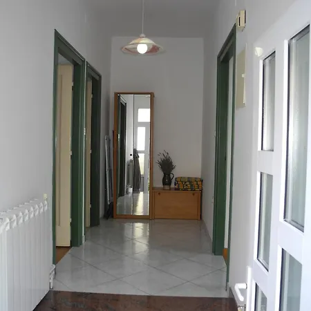 Sandra 4 Apartment
