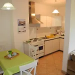 Sandra 4 With Terrace Near The Sea And 茨里克韦尼察